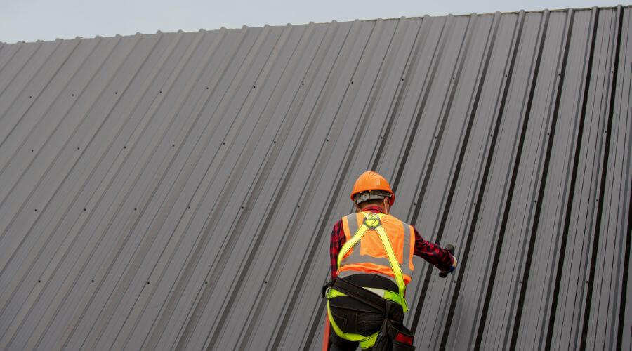 Professional gutter cleaning in Smithboro, IL
